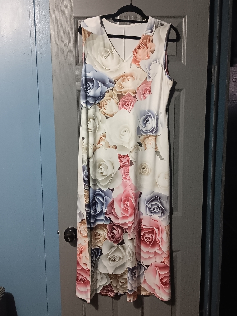 V-Neck Sleeveless Maxi Dress with Oversized Rose Print